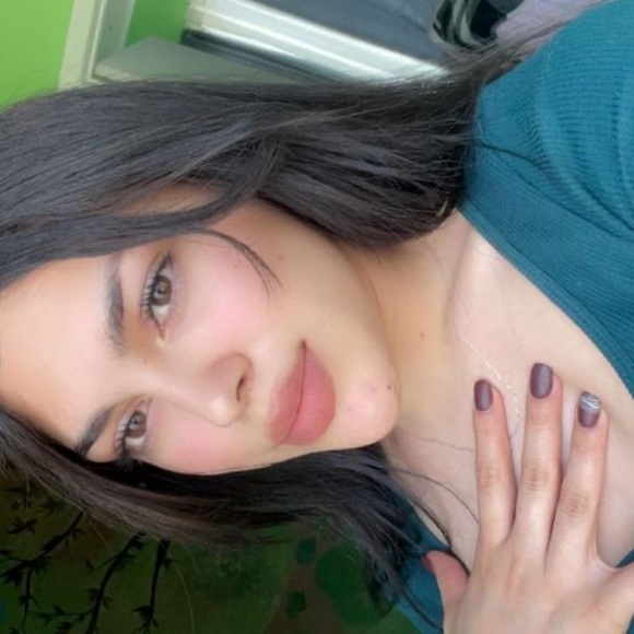 Meet your Posher, Fernanda - Picture 1 of 1